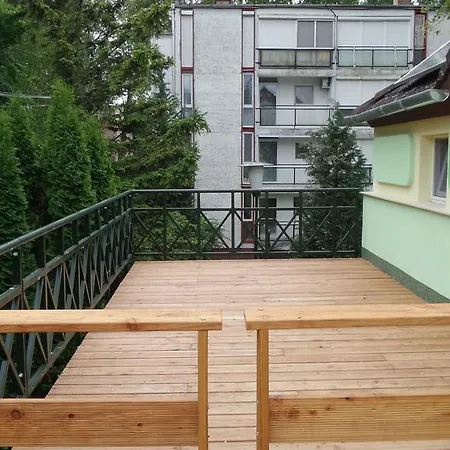 Topart Apartman And
