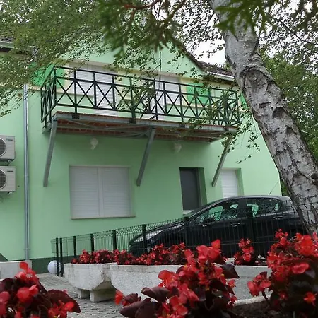 Topart Apartman And