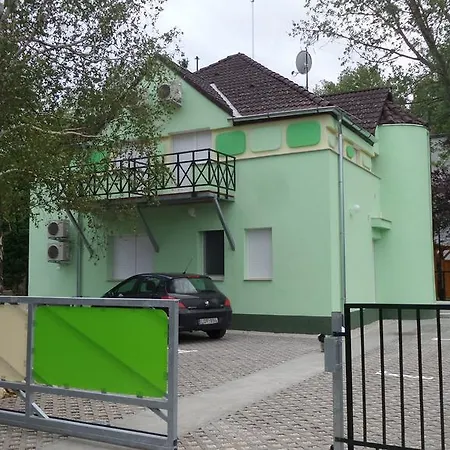 Topart Apartman And Balatonfenyves