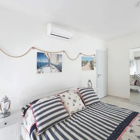 Topart Apartman And