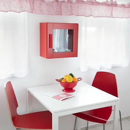 Topart Apartman And *