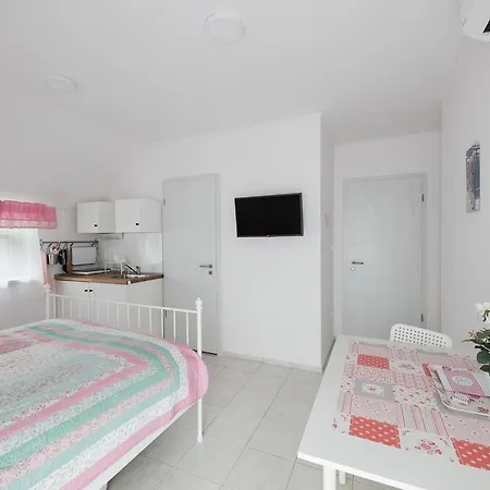 Topart Apartman And * Balatonfenyves